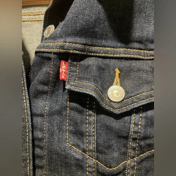 Levi’s dark wash size small Jean jacket - Picture 2 of 10